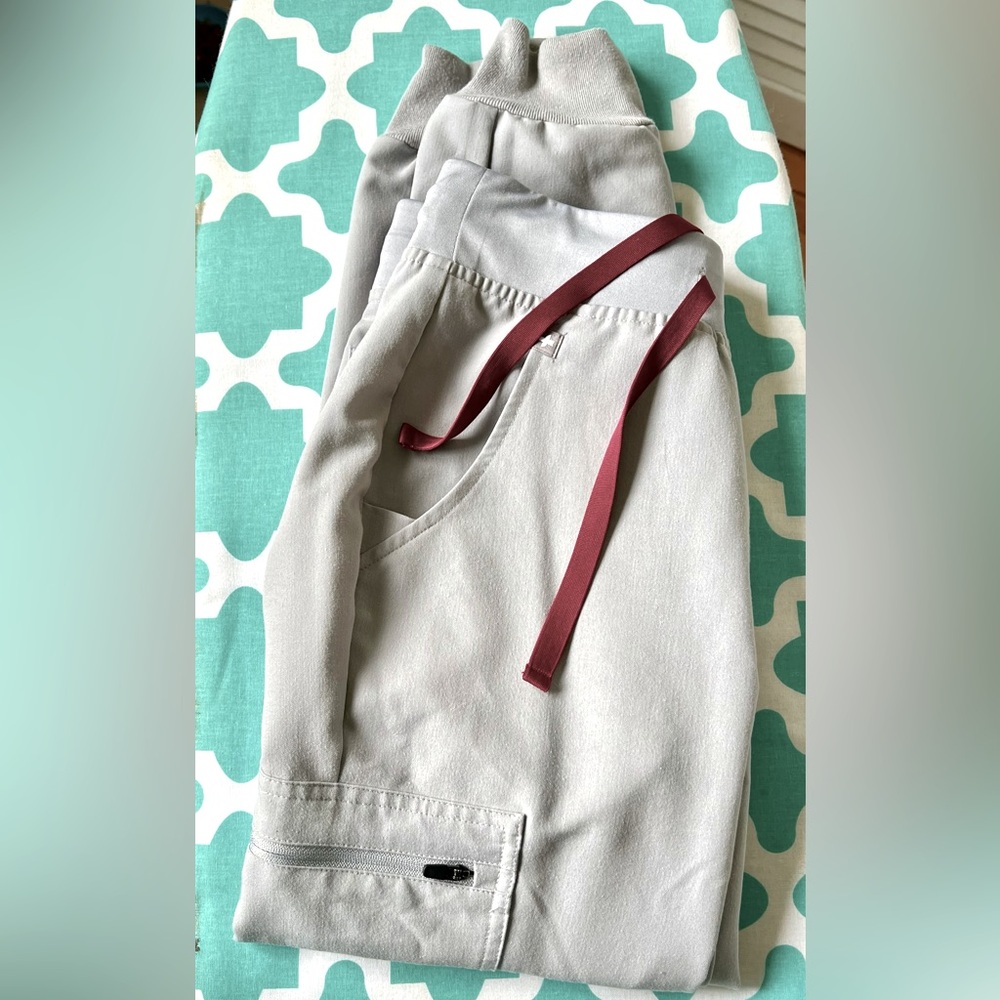 Figs  Women's Cement 
Zamora™ - Petite Jogger xxs